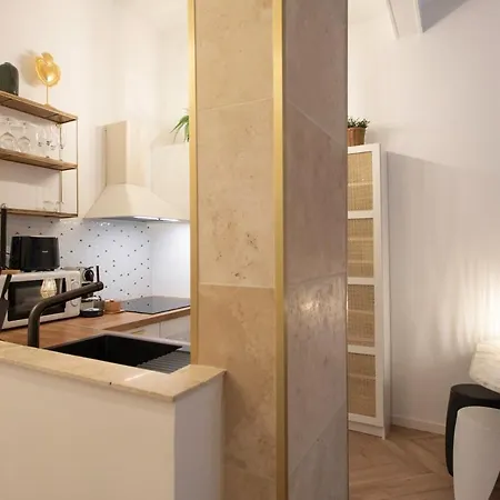 #55 Staywizus - Sun Terrace Ac & Wifi 10mins Walk To Sea & Oldtown Lägenhet