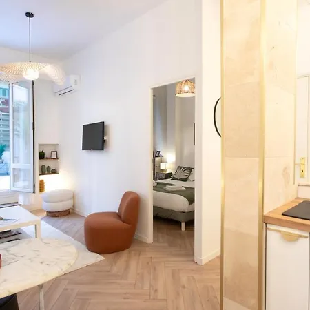 #55 Staywizus - Sun Terrace Ac & Wifi 10mins Walk To Sea & Oldtown Lägenhet