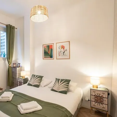 #55 Staywizus - Sun Terrace Ac & Wifi 10mins Walk To Sea & Oldtown Lägenhet