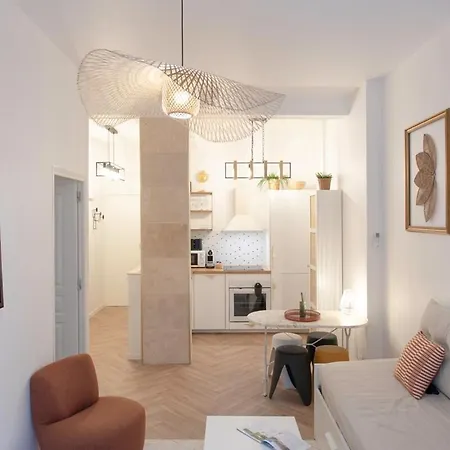 #55 Staywizus - Sun Terrace Ac & Wifi 10mins Walk To Sea & Oldtown Lägenhet